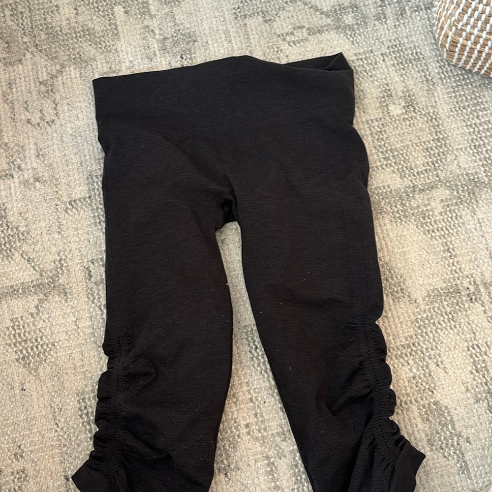 Lululemon cropped navy